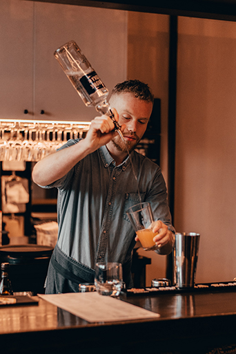 cocktail-bartender1s